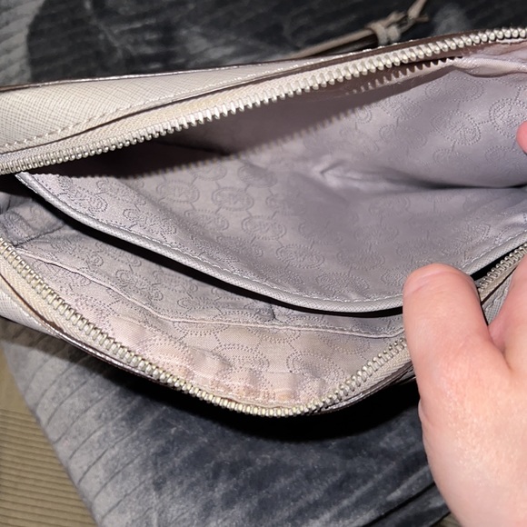 EUC MICHAEL KORS CROSSBODY BAG - Picture 3 of 6